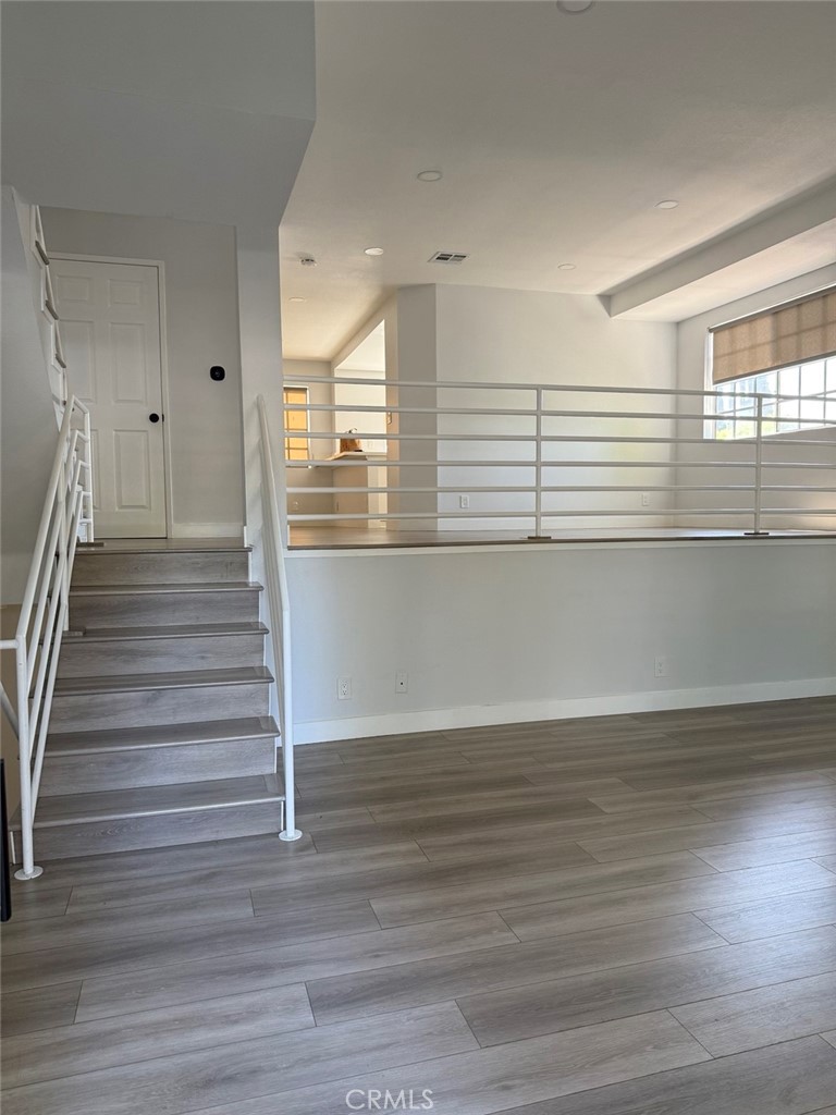 Nicely renovated END unit townhouse. MOVE IN READY! Vaulted ceilings, new flooring, , 2 car attached garage. MUST SEE! THIS ONE WON'T LAST!