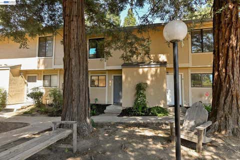 Photo of 2150 Northwood Cir Cir #G, Concord, CA 94520 (MLS # 41143813)
