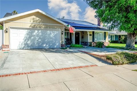 Photo of 19631 Fairweather St, Canyon Country, CA 91351 (MLS # MB25236813)