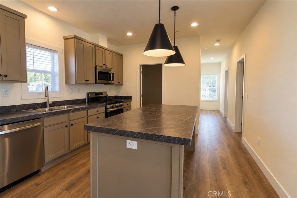 6468 Moss Lane