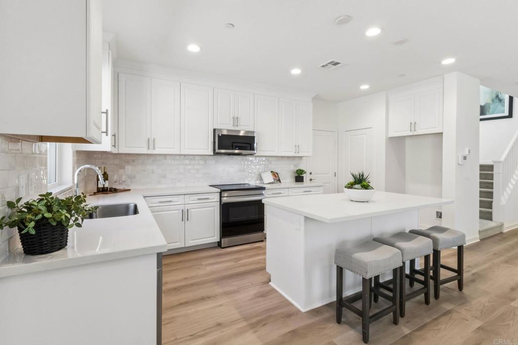 701 Kingbird Loop