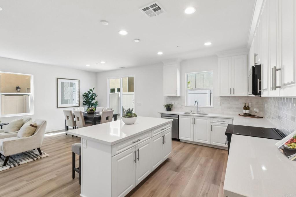 701 Kingbird Loop