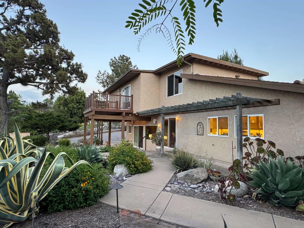 1050 Vista Sierra Drive