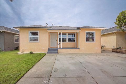 Photo of 4523 Knoxville Ave, Lakewood, CA 90713 (MLS # SR26037469)