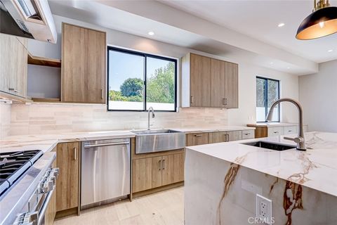 Tiny photo for 3310 Blossom Lane, Redondo Beach, CA 90278 (MLS # SB25215408)