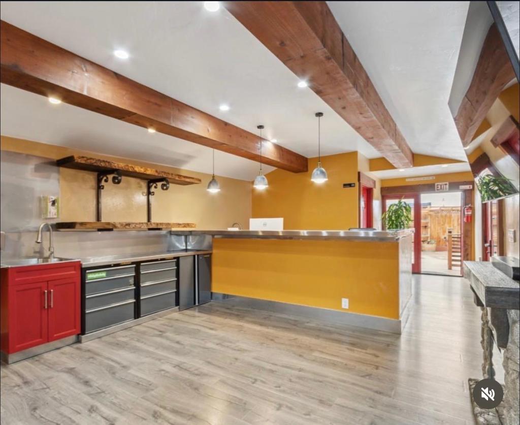 1637 Del Monte Boulevard B