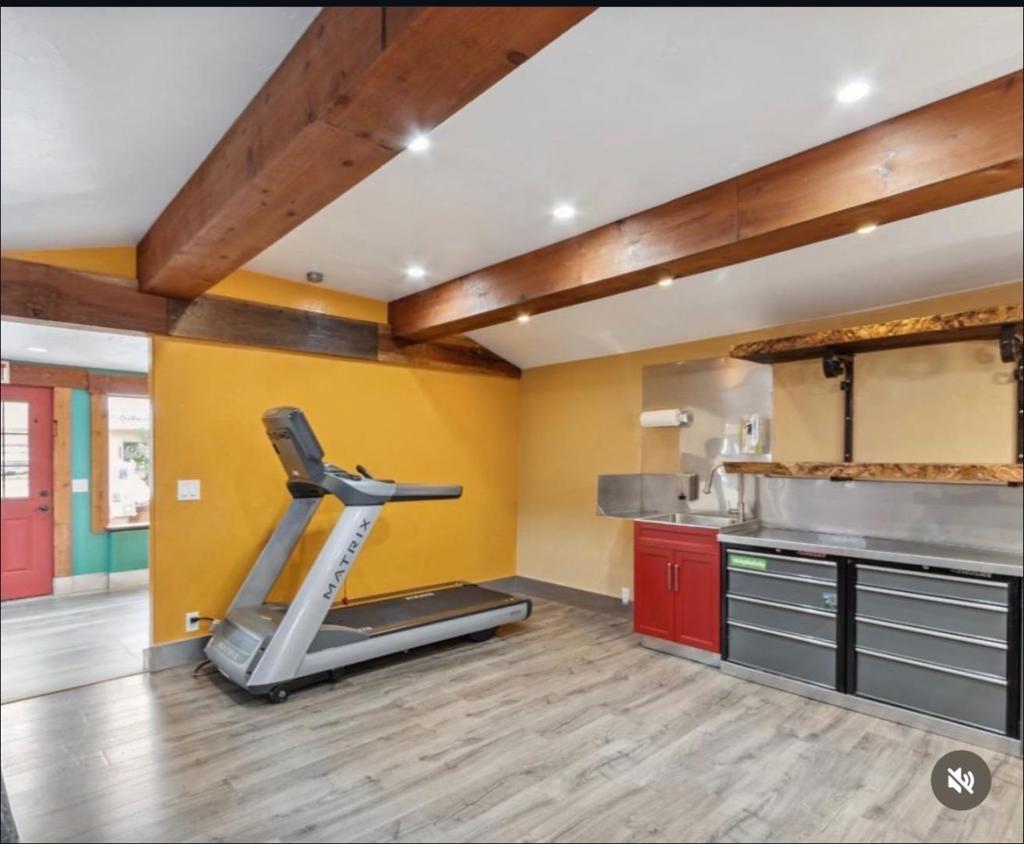 1637 Del Monte Boulevard B