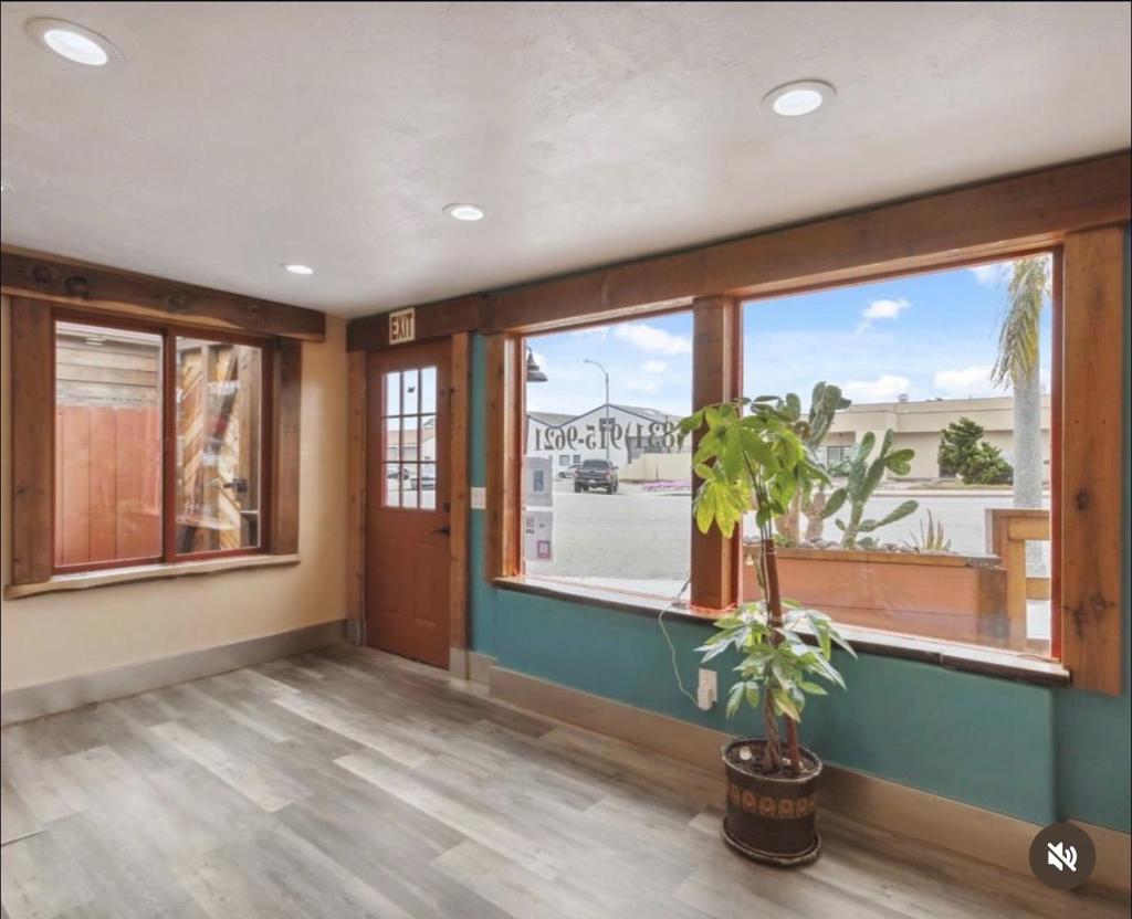 1637 Del Monte Boulevard B