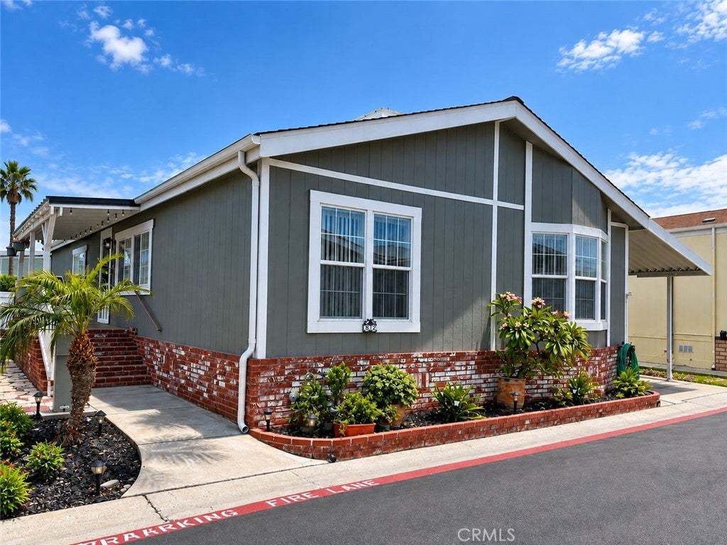 21851 Newland