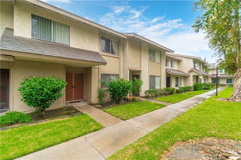 Photo of 5950 Imperial Hwy Unit 35 Hwy, South Gate, CA 90280 (MLS # DW25239770) Photo of 5950 Imperial Hwy Unit 35 Hwy, South Gate, CA 90280 (MLS # DW25239770)