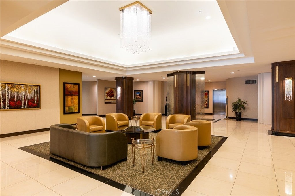 345 Pioneer Drive 905, Glendale CA 91203