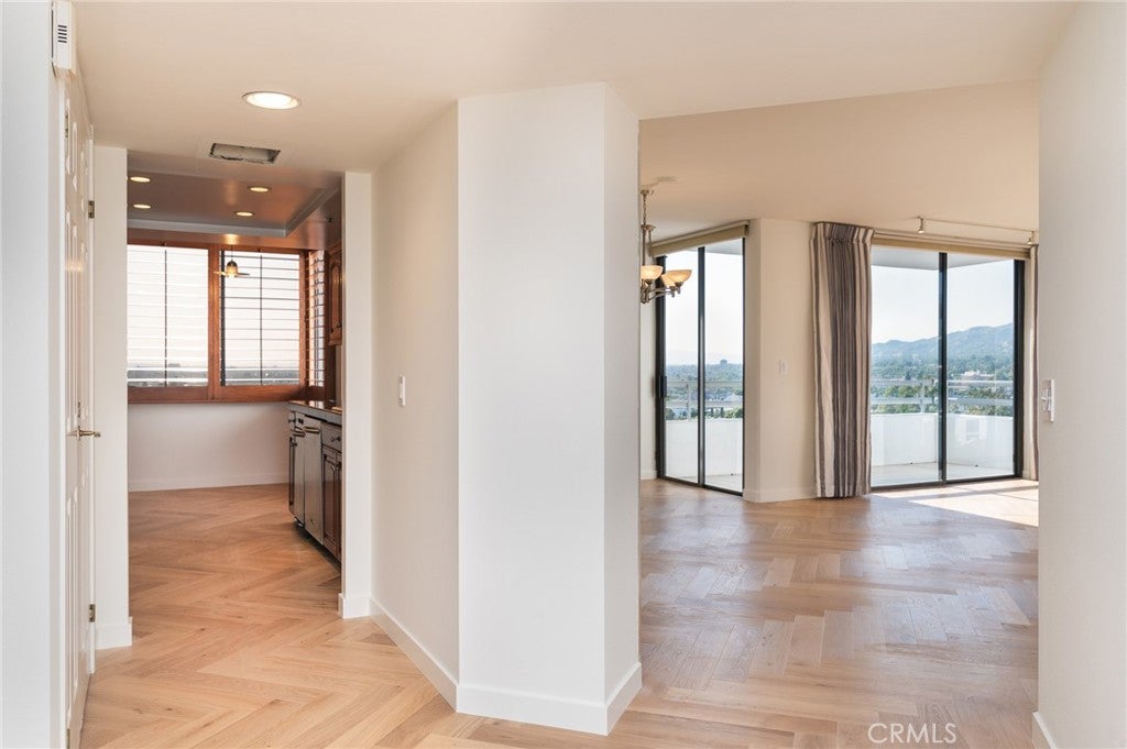 345 Pioneer Drive 905