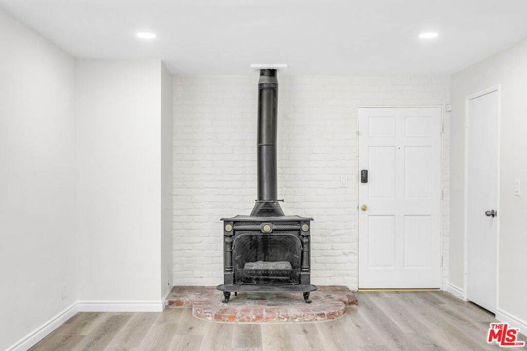 Properties 1 10634 Holman Avenue 8