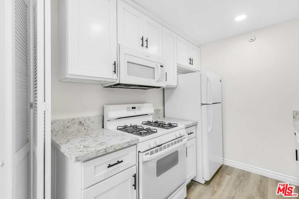 Properties 3 10634 Holman Avenue 8