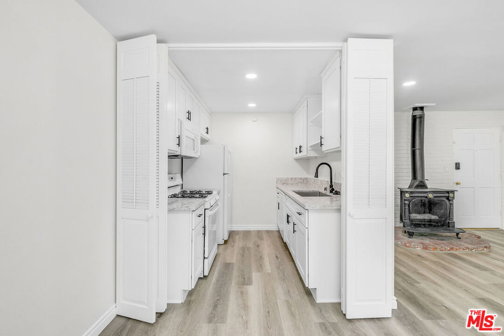 Properties 2 10634 Holman Avenue 8