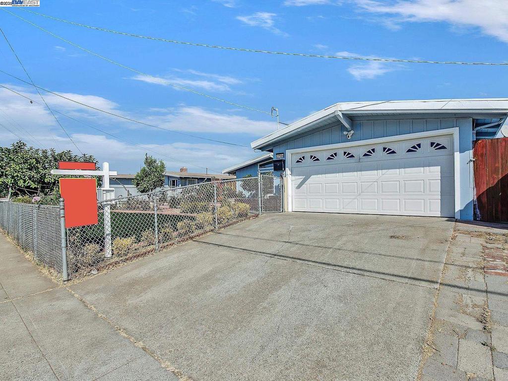 Properties 4 27584 La Porte Ave