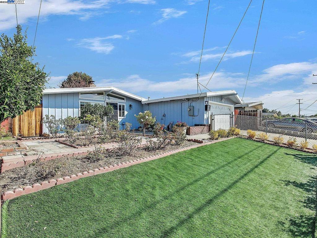 Properties 3 27584 La Porte Ave