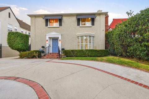 Photo of 949 S Highland Avenue, Los Angeles, CA 90036 (MLS # PTP2606880)