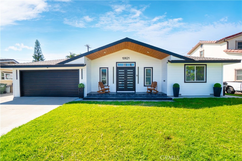 10621 Pico Vista