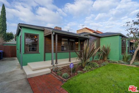 Photo of 2587 S Westgate Avenue, Los Angeles, CA 90064 (MLS # 26672677)