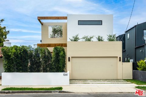 Photo of 1061 Amoroso Place, Venice, CA 90291 (MLS # 25589329) Photo of 1061 Amoroso Place, Venice, CA 90291 (MLS # 25589329)