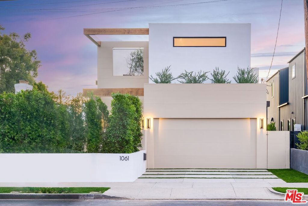 Photo of 1061 Amoroso Place, Venice, CA 90291 (MLS # 25589329)