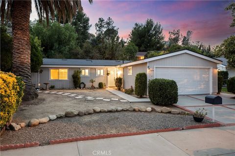 Photo of 26219 Larkhaven Place, Newhall, CA 91321 (MLS # SR25263429)