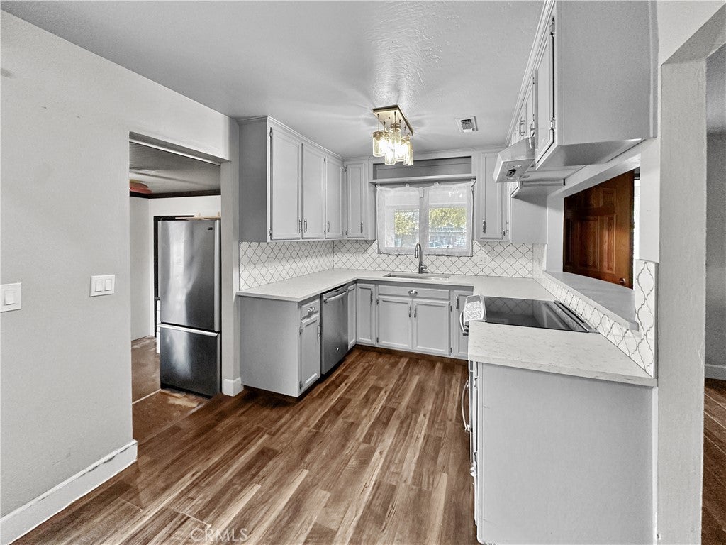 15 Regent Loop