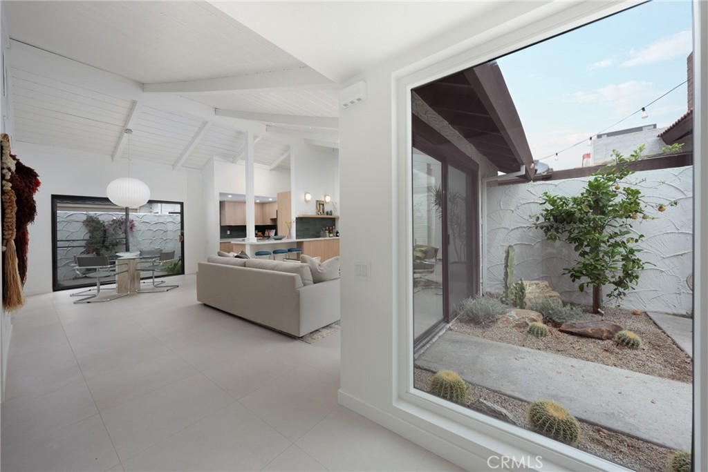 2255 Miramonte W D
