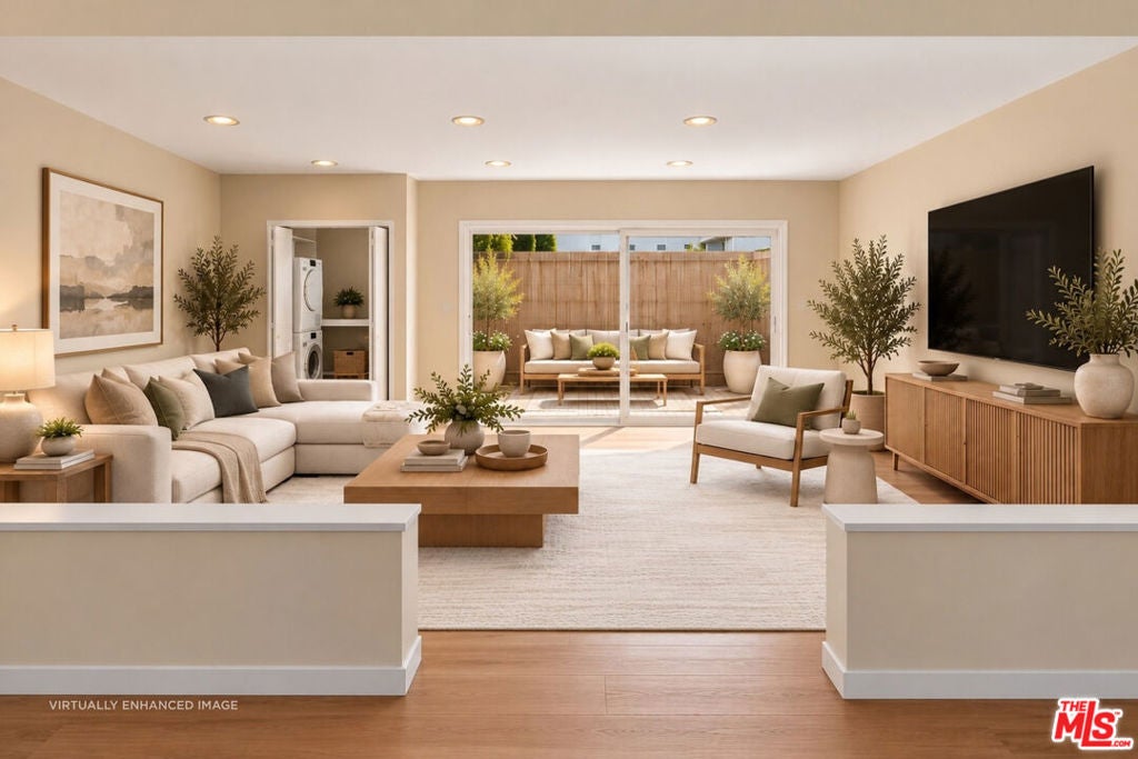 Photo of 937 18th Street #2, Santa Monica, CA 90403 (MLS # 26998131)