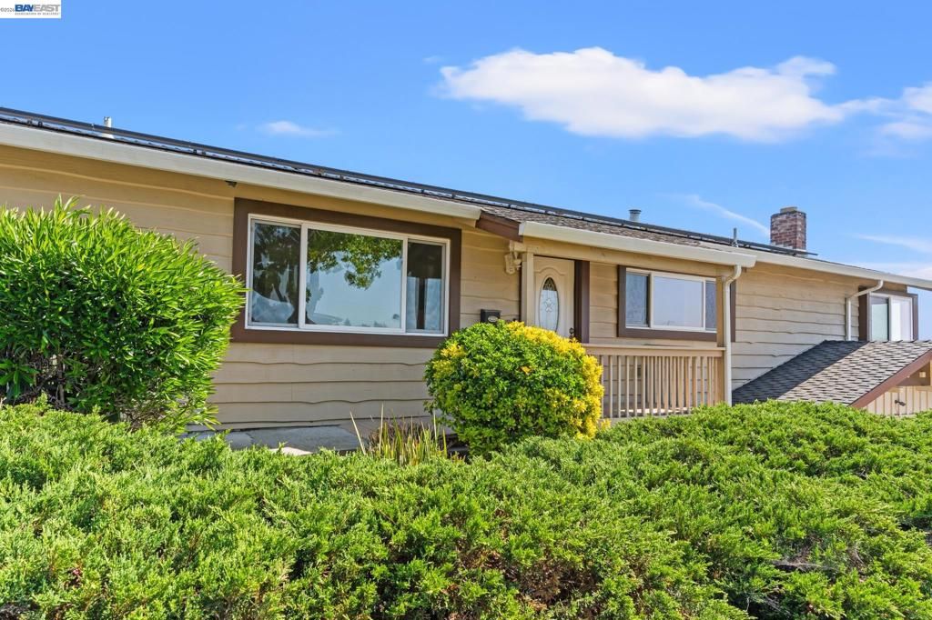 Photo of 667 Gleneagle Ave Ave, Hayward, CA 94544 (MLS # 41130656)