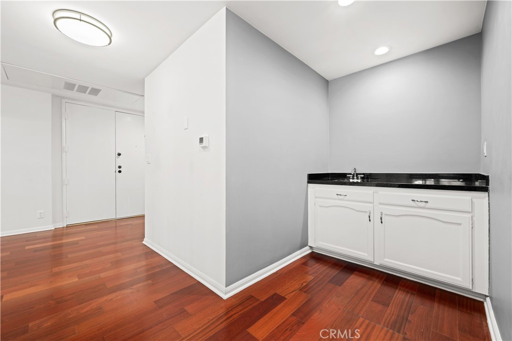 1277 S Beverly Glen Boulevard 405