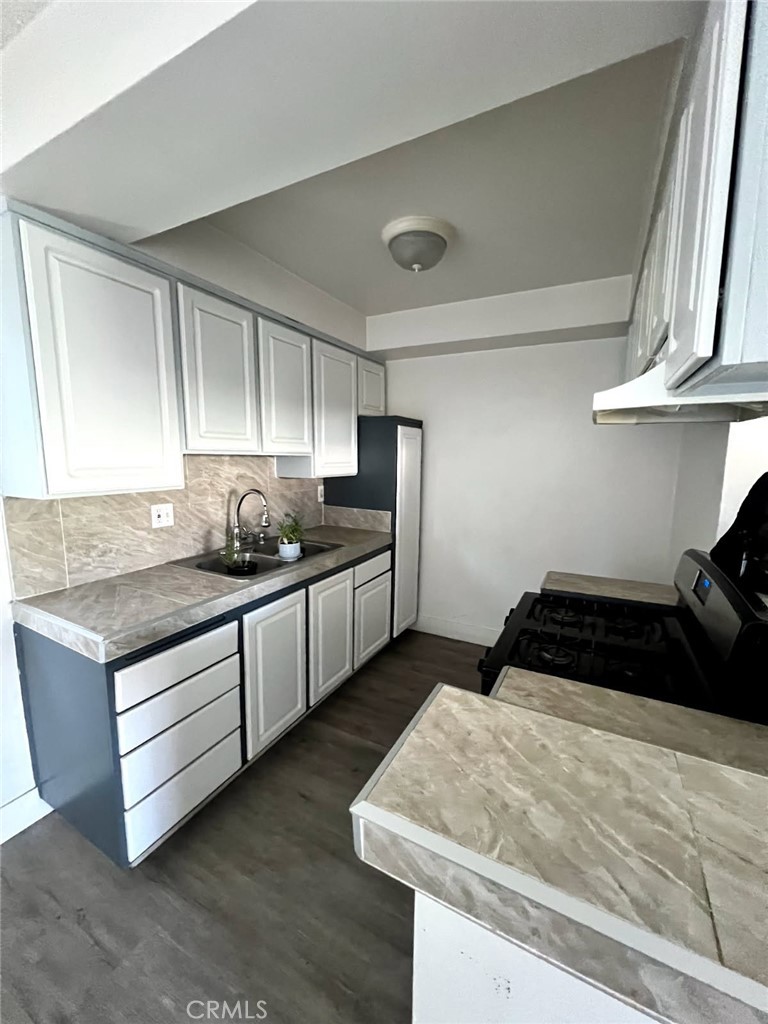 Check out this 2 bed/1 bath apartment in the North Garey Village apts. Recently upgraded with tile flooring, new kitchen cabinets , stove and central A/C. Community offers garden style apartments, this is upstairs unit, laundry rooms and updated electricity meters.Excellent North Pomona location near the 210 freeway, las flores park, La Verne sports park etc..