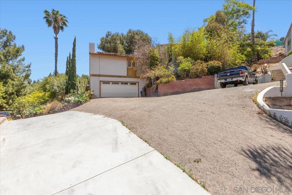 8621 Golf Drive