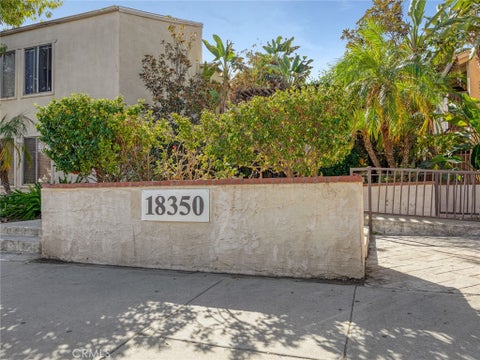 Photo of 18350 Hatteras Street #178, Tarzana, CA 91356 (MLS # SR26227713)