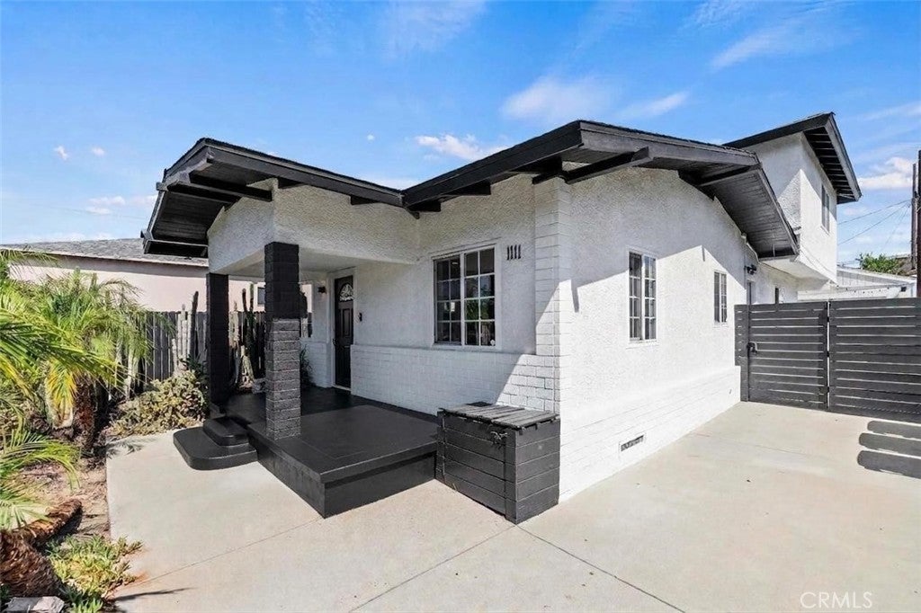 1111 E Elk AVE