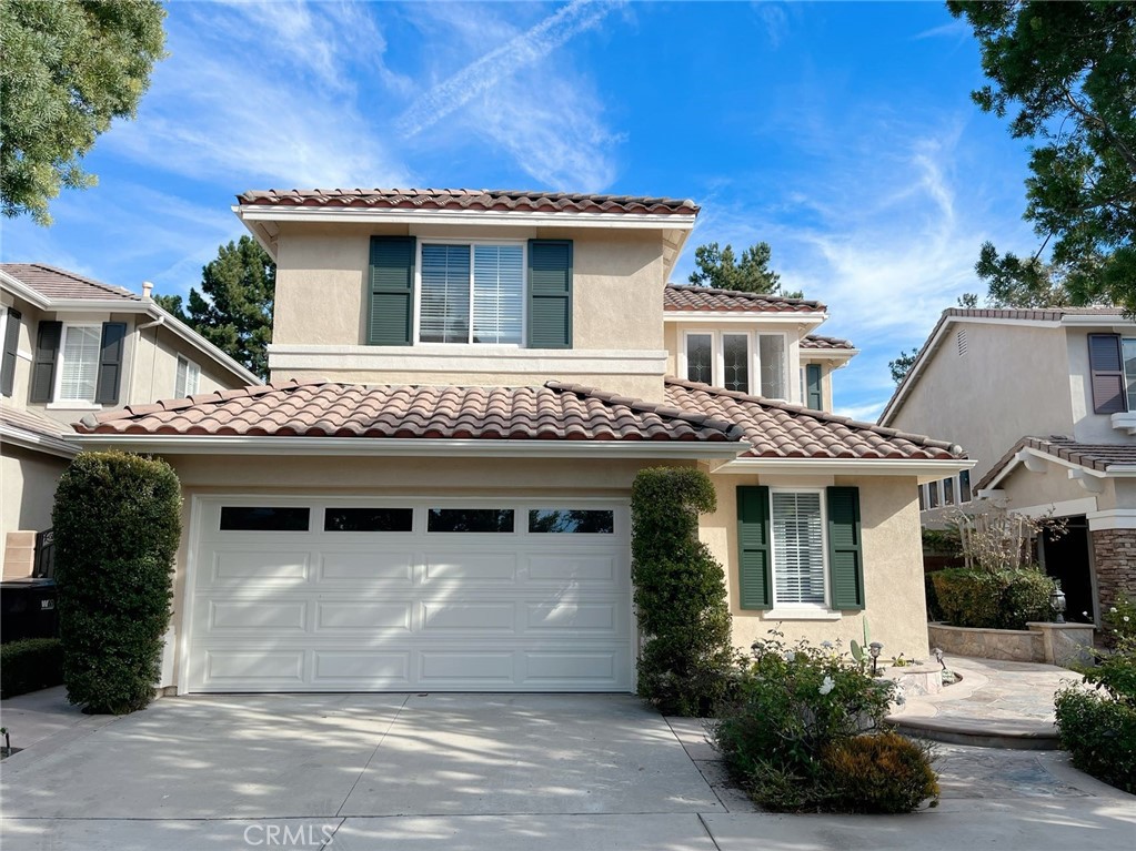 A Beautiful Home in Northwood Pointe's Lexington II Gated Community. This bright and airy 5 Beds, 3 Baths PLUS a HUGE loft has been upgraded with custom tile flooring, carpet, and designer paint. Dramatic formal living room with soaring ceilings brings in plenty of light and is open & airy. This popular floor plan also offers a bedroom, a formal dining room, and an office downstairs. The family room opens to the kitchen & eating area. Enjoy a custom built-in media niche and fireplace in the family room. Delightful kitchen with center island, and eating area. The master suite boasts a separate oval tub, shower, and walk-in closet. Two more spacious secondary bedrooms are located upstairs. The upstairs bonus room is perfect for family gatherings. Professionally landscaped front & back yard. Walking distance to award-winning Northwood schools.