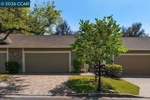 Photo of 565 Silver Lake Dr Dr, Danville, CA 94526 (MLS # 41139000)