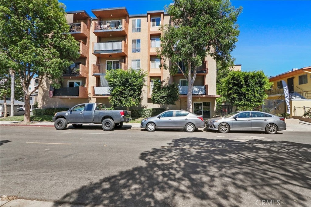 460 Golden AVE