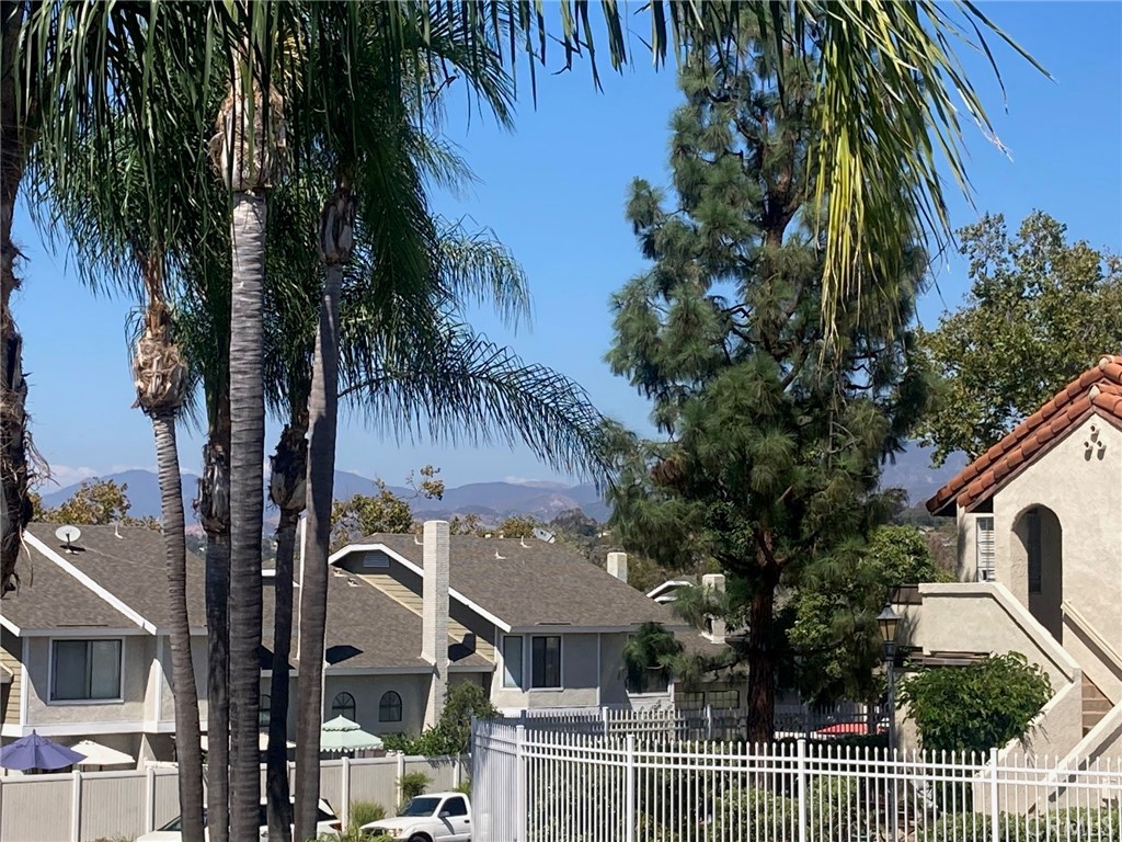 23301 #D 338 La Crescenta