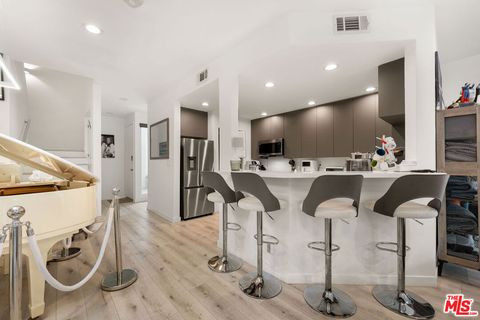 Photo of 8601 W West Knoll Drive #5, West Hollywood, CA 90069 (MLS # 25619039)