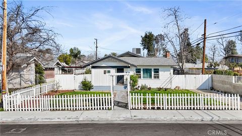 Photo of 1710 2nd St, Bakersfield, CA 93304 (MLS # SR26049154)