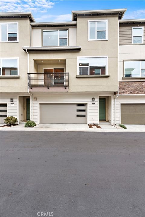 235 Carmona Lake Forest CA 92630