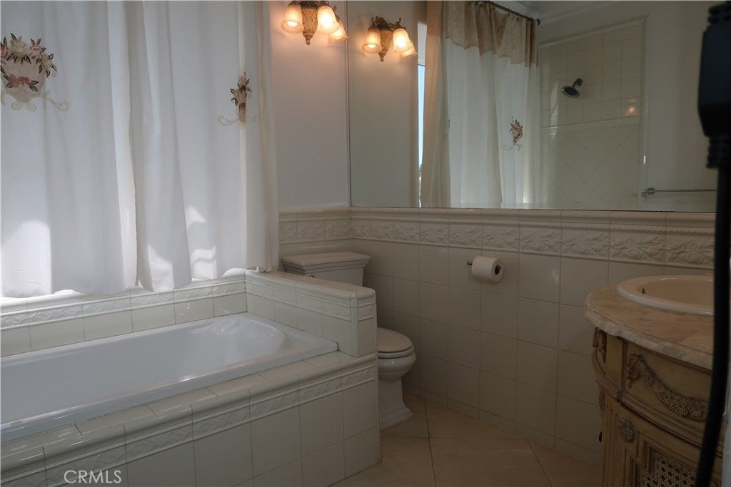 Huntington Beach, California, 92649, United States, 6 Bedrooms Bedrooms, ,6 BathroomsBathrooms,Residential,Active,2023910