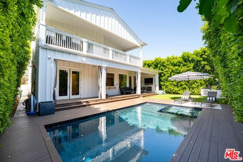 Photo of 14000 Morrison Street, Sherman Oaks, CA 91423 (MLS # 25546983)