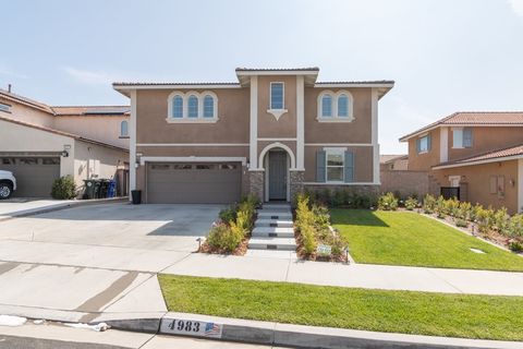 Photo of 4983 Oak Moss Ave, Fontana, CA 92336 (MLS # SW26085879)