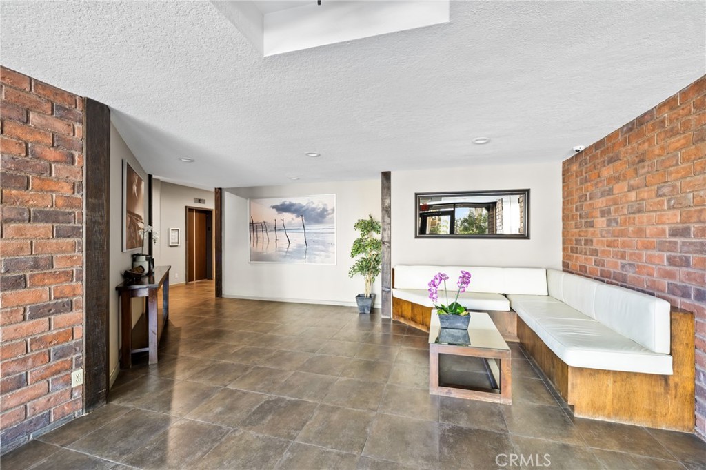 1271 Granville Avenue 102