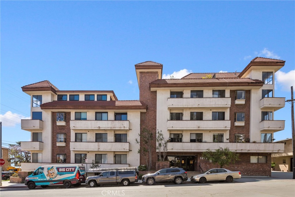 1271 Granville Avenue 102