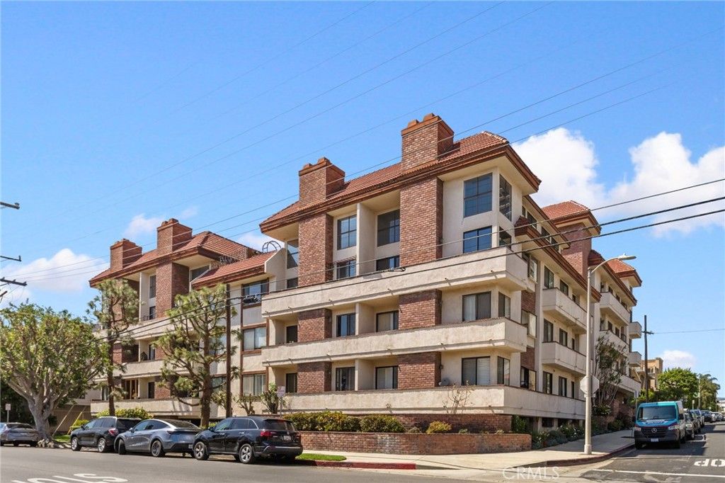 Photo of 1271 Granville Avenue #102, Los Angeles, CA 90025 (MLS # AR26077260)