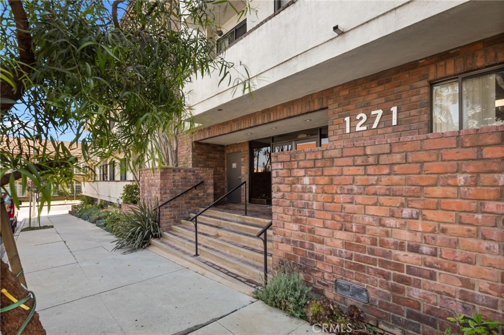 1271 Granville Avenue 102